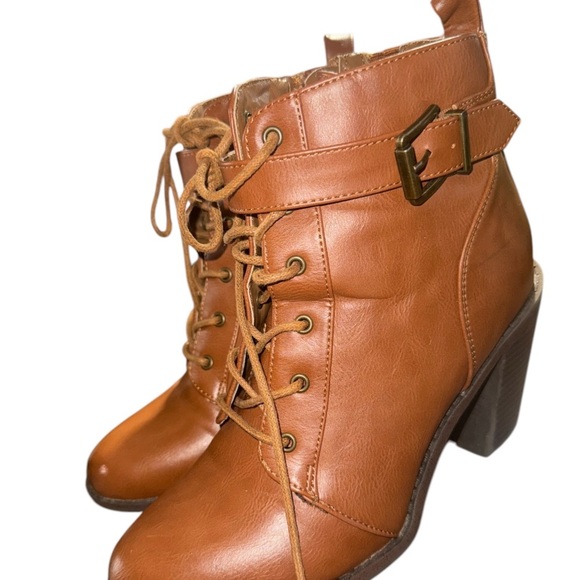Witchy Women's Tan Lace-Up Ankle Boots - Picture 4 of 4